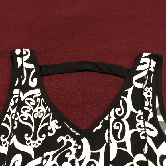 Ricki’s black and white v-neck flared tank NWT - Picture 6 of 8